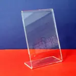 Soluzioni alternative per espositori in plexiglass per attività commerciali